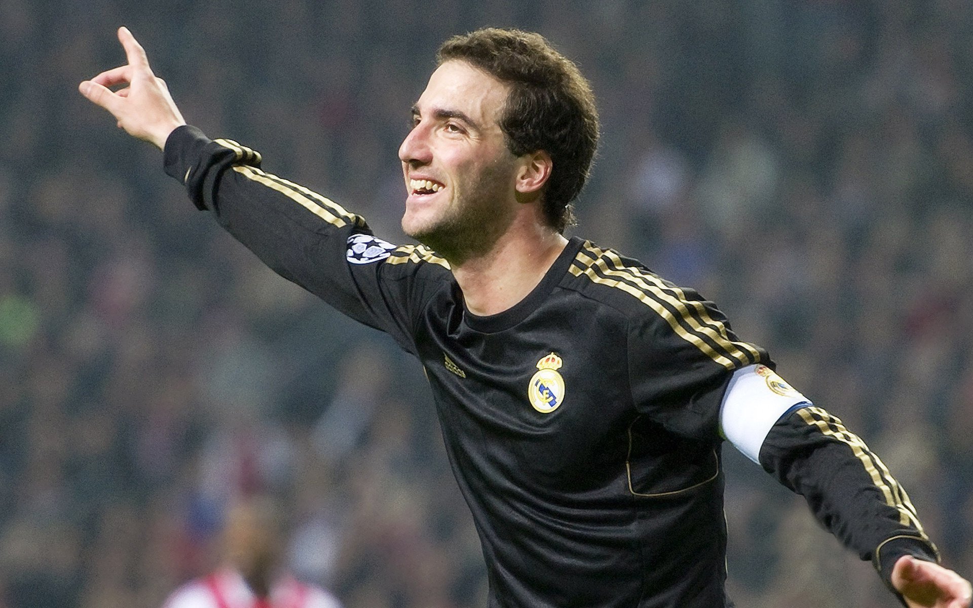 奥格斯堡状态回升,连续场比赛得分不俗,奥格斯堡总汇报